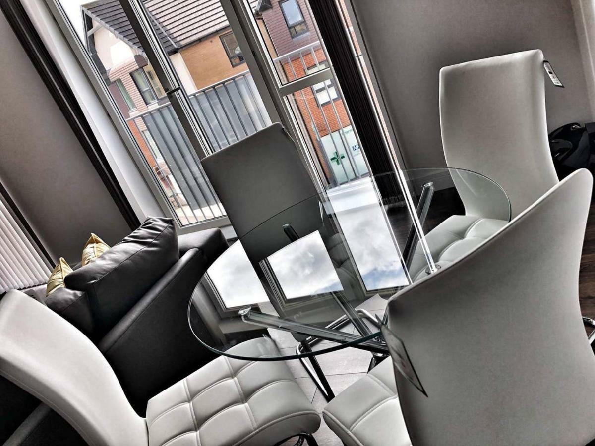 Amazing & Spacious 2 Bed 2 Bath Luxury Apartment With Balcony Free Wifi Sleeps 6 ブッシー エクステリア 写真