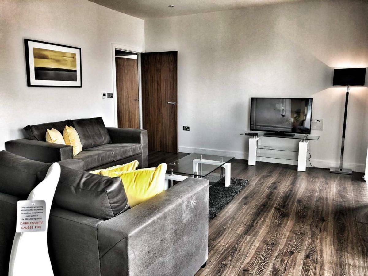 Amazing & Spacious 2 Bed 2 Bath Luxury Apartment With Balcony Free Wifi Sleeps 6 ブッシー エクステリア 写真